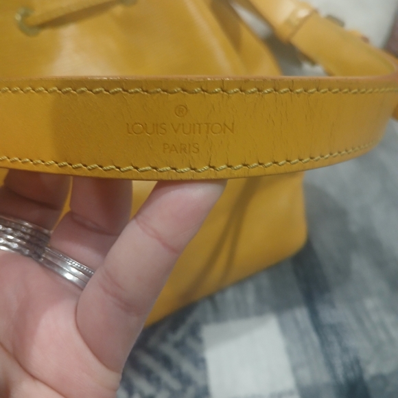 LV shoulder bag - Picture 3 of 5